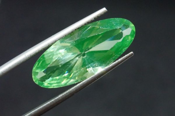 画像2: 【強蛍光】合成グリーンスピネル I 【G240634】 (2)