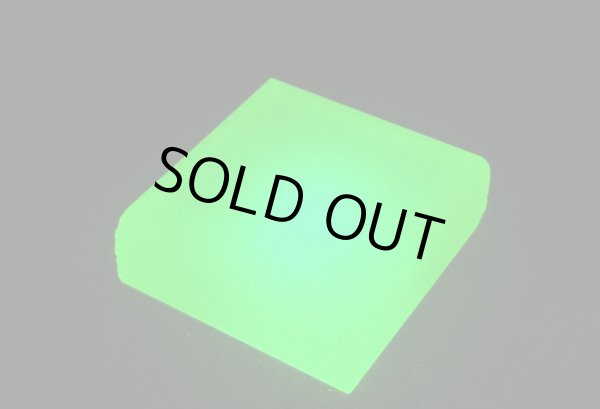 画像6: 強蛍光！ウランガラスの台座 フロストバージョン B【G250227】 (6)